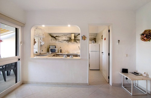 Alporchinhos Apartment | Apartamento Nautilus with Sea View, Pool, Wi-Fi, A/C & Garden