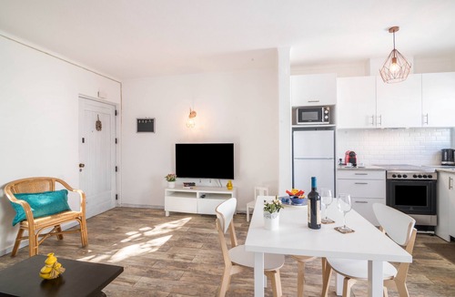 Santa Eulalia Apartment | Apartamento Patrick - Balaia with Shared Pool, Balcony & Wi-Fi