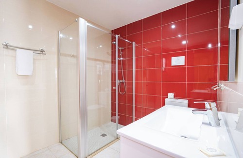 Pata de Baixo Hotel | Apartamentos Vale de Carros by Umbral