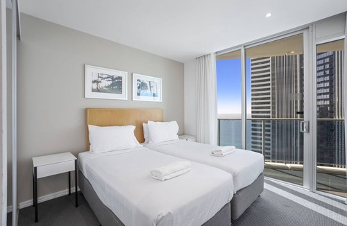 Surfers Paradise Apartment | Apartment 23003 offers the convenience of a self-contained apartment, but with 5