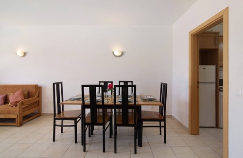 Pata de Baixo Apartment | Apartment "Algarve B" with Mountain View, Shared Pool & Wi-Fi