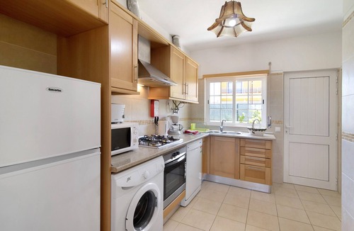 Pata de Baixo Apartment | Apartment "Algarve B" with Mountain View, Shared Pool & Wi-Fi