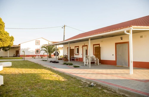 Palhais Apartment | Apartment 'Casa Das Pipas Palmela 2' with Shared Terrace, Wi-Fi & Air Conditioning
