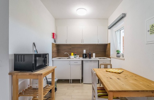 Palhais Apartment | Apartment 'Casa Das Pipas Palmela 2' with Shared Terrace, Wi-Fi & Air Conditioning