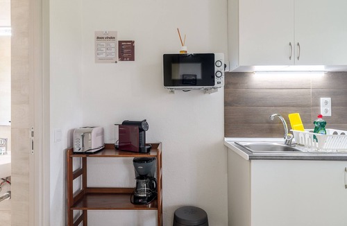 Palhais Apartment | Apartment 'Casa Das Pipas Palmela 5' with Shared Terrace, Wi-Fi & Air Conditioning