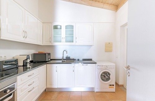 Cavaleiro House | Apartment 'Flor Do Rosto II' with Sea View, Shared Pool and Wi-Fi