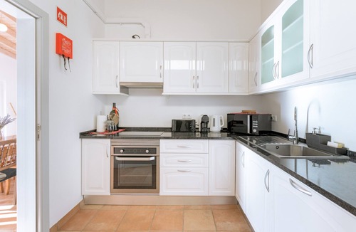 Cavaleiro House | Apartment 'Flor Do Rosto II' with Sea View, Shared Pool and Wi-Fi