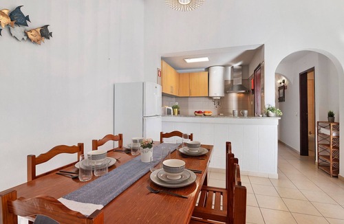 Alporchinhos Apartment | Apartment 'Moradia Das Gaivotas 6, Com Piscina' with Shared Pool, Shared Garden and Balcony