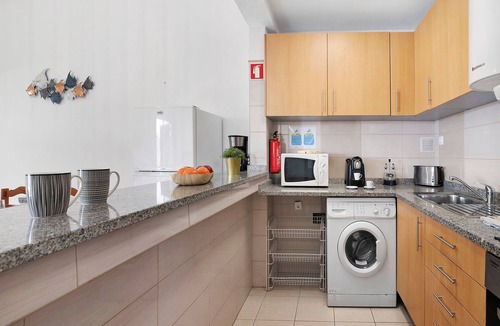 Alporchinhos Apartment | Apartment 'Moradia Das Gaivotas 6, Com Piscina' with Shared Pool, Shared Garden and Balcony