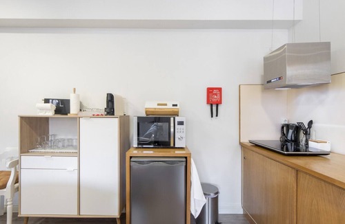 Sao Joao da Madeira Apartment | Apartment 'Praça AL T1' with Mountain View, Wi-Fi and Air Conditioning