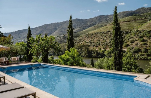 Cotas Apartment | Apartment 'Suite Castanha' with Shared Pool, Wi-Fi and Air Conditioning