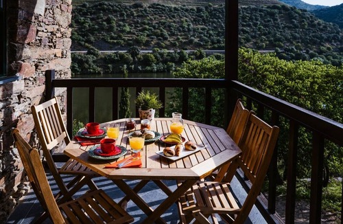 Cotas Apartment | Apartment 'Suite Castanha' with Shared Pool, Wi-Fi and Air Conditioning