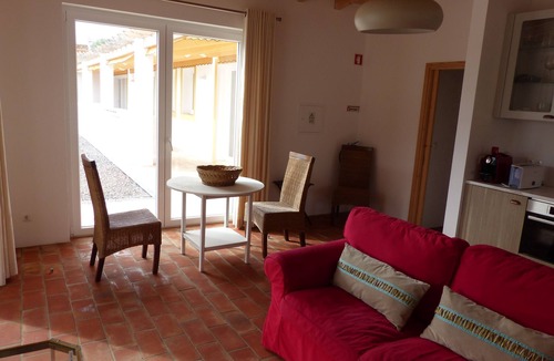 Evoramonte House | Apartment Suite with Living Room and Kitchenette
