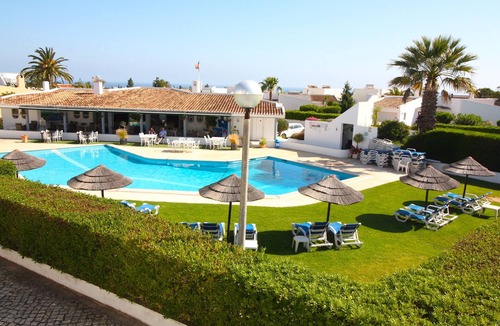 Mato Serrao Apartment | Apartment with communal pool walking distance to Carvoeiro center and beaches