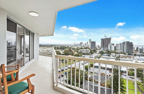 Burleigh Heads Apartment | Apartment with coveted uninterrupted ocean views