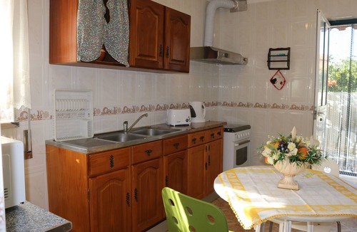 Nazare Apartment | Apartment, with kitchen, bedroom with double bed and bathroom, with total privacy