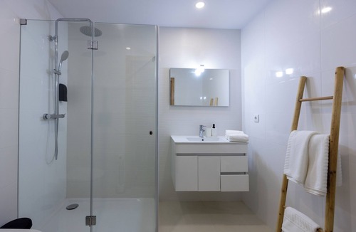 Vera Cruz Apartment | Apartment with private patio, WI-FI and air conditioning in the center of Aveiro