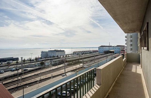 Alfama Apartment | Apolónia 30 guests With Frontal River View and 442 m2