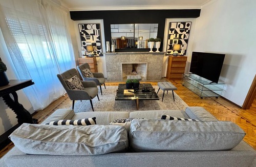 Alfama Apartment | Apolónia 30 guests With Frontal River View and 442 m2