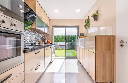 Pica Galo Apartment | Appartement Chaleureux et Paisible à 10 Minutes à Pied de la Plage de Sao Joao!