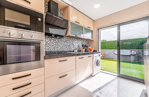Pica Galo Apartment | Appartement Chaleureux et Paisible à 10 Minutes à Pied de la Plage de Sao Joao!