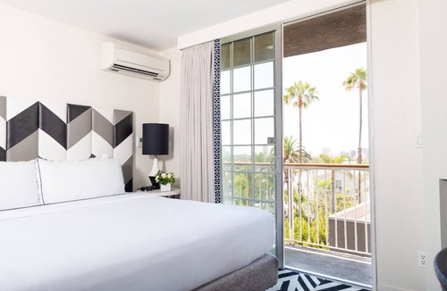 Norma Triangle Hotel | Appreciate the Beauty of Hollywood l 2 Pet-friendly Suite w/Pool Access