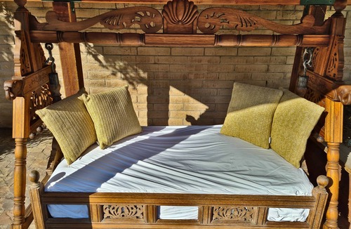 East End House | ARCHITECTURAL GEM 6bdrm island 2700+ sqft spa, theater, grill, yard, office