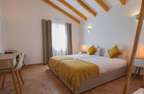 Santiago do Cacem Cottage | Ares do Monte - Rural Tourism - Sunflower Suite (2 Adults + 1 Child)