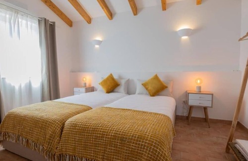 Santiago do Cacem Cottage | Ares do Monte - Rural Tourism - Sunflower Suite (2 Adults + 1 Child)