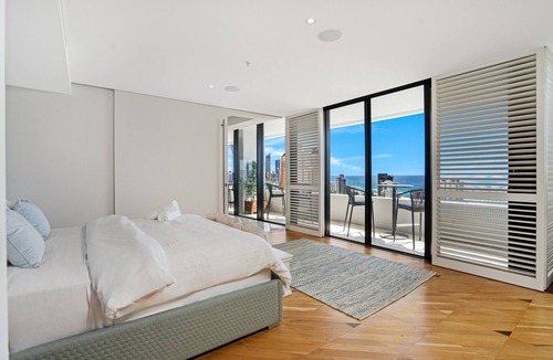 Broadbeach Hotel | Aria Apartments
