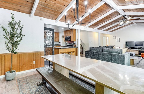 Glencoe Cabin | Arnold Family Cabin w/Hot Tub, Arcade & Deck