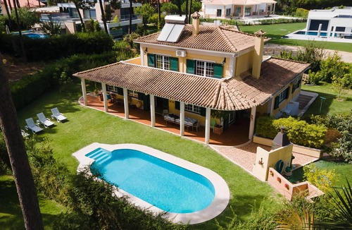 Charneca de Caparica e Sobreda Villa | Aroeira Villa Sleeps 10 with Pool