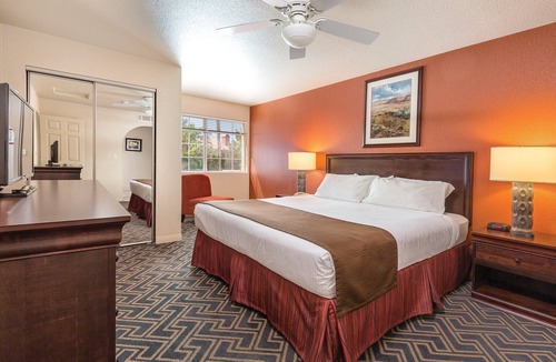 Paradise Resort | Arrive at Red Rock Canyon in just 20 minutes!