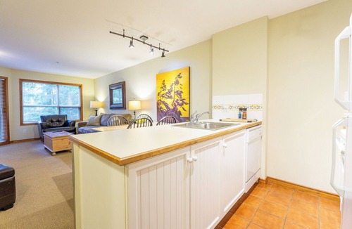 Upper Village Condo | Aspens #215 Prime Ski-in Ski-out Location! Pool, Hot tubs, BBQ, sleeps 4