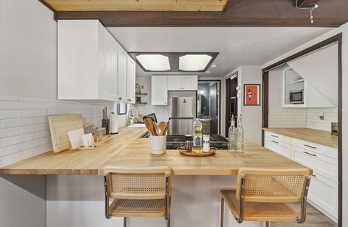 Big Bear City Cabin | Atlas Ridge Cabin - NEW! Cozy, Hot Tub, Fireplace