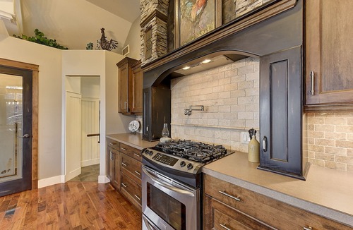 West Kelowna Estates House | AUGUST CANCELLED- HEAVY DISCOUNT LUXERY WEST KELOWNA OASIS-POOL,HOT TUB-VIEW