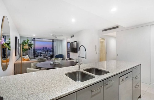 Sorrento Condo | Avalon - 2 Bed Condo Pool, Spa, Steam, Gym, Cinema