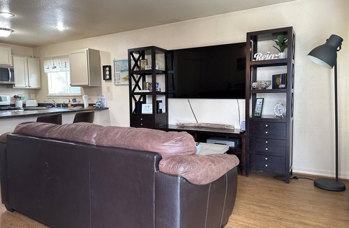 Crescent City House | B Dock Walk-Cozy 3 bed/2 bath and close to beaches