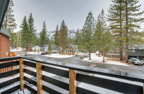 Christmas Valley Cabin | Backyard Sledding| BBQ| Foosball