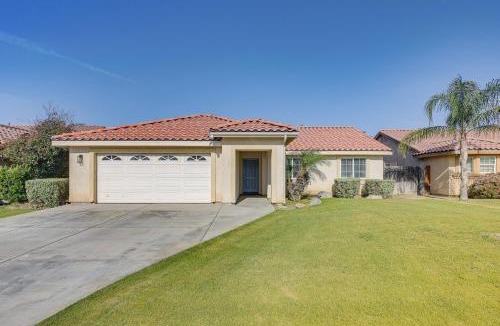 Pumpkin Center House | Bakersfield Home w/Pool Table, Cornhole + More!