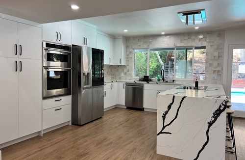 Bakersfield House | Bakersfield Luxe Stay Stylish & Serene