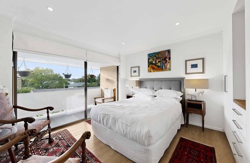 Ashgrove Apartment | Balcony 2-Bed Apartment in Ashgrove