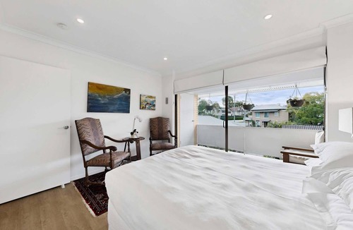 Ashgrove Apartment | Balcony 2-Bed Apartment in Ashgrove