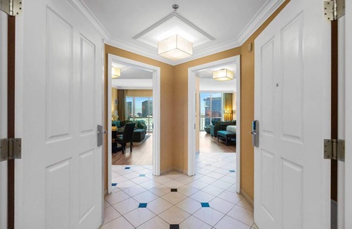 Las Vegas Condo | Balcony Strip View Penthouse Free Valet Parking