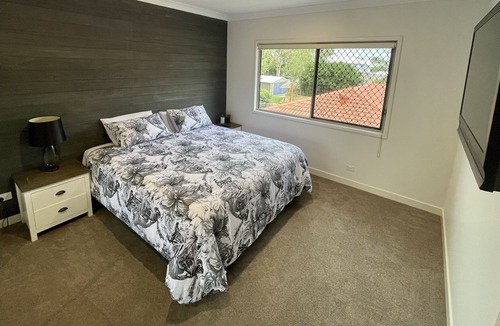 Mermaid Beach House | Bamboo Breeze by Nobbys - Luxury Family Home