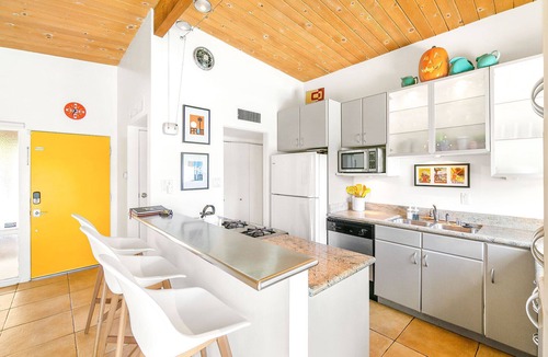 Sunmor House | Banana Cabana - Pool pad w/treehouse!