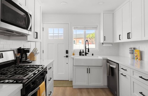 Logan Heights House | Barrio Casita - 2Bd, Central, Parking, EV Charging