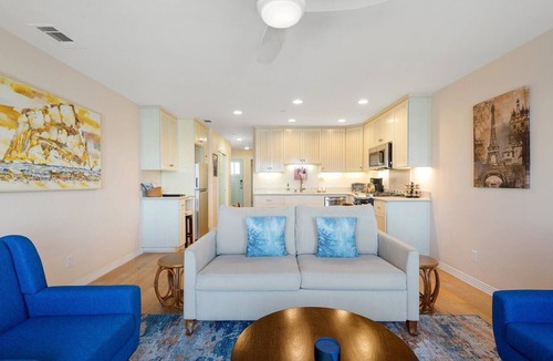 Morro Bay Condo | Bayfront Condo - Fabulous location on Embarcadero! Dogs welcome!