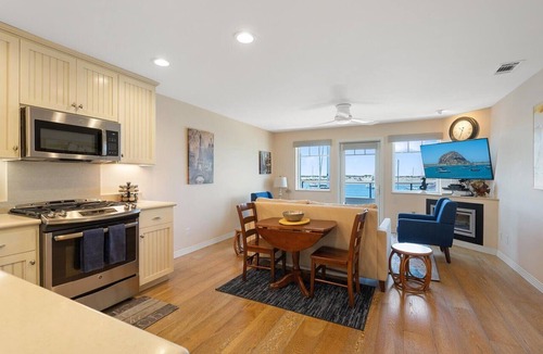 Morro Bay Condo | Bayfront Condo - Fabulous location on Embarcadero! Dogs welcome!
