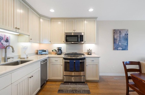 Morro Bay Condo | Bayfront Condo - Fabulous location on Embarcadero! Dogs welcome!